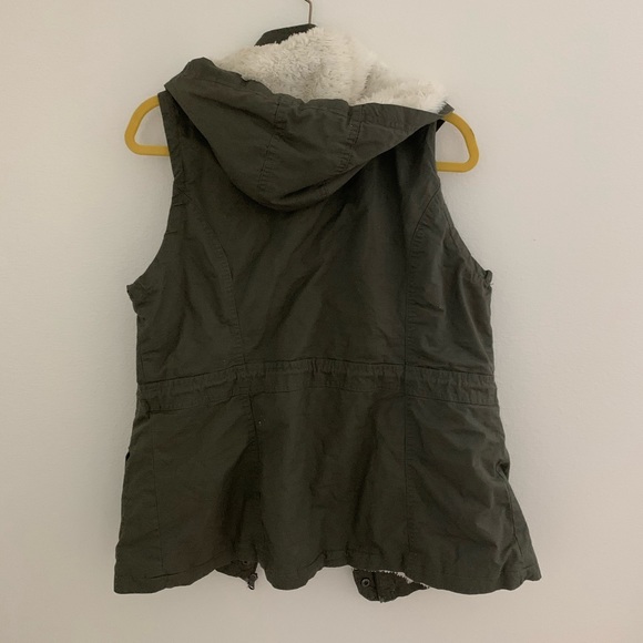 Army Green Vest - Picture 2 of 3